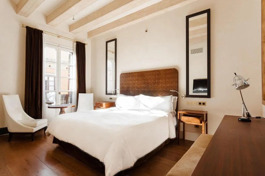 DOUBLE KING SIZE BED Room, Do: Placa Reial, Barcelona