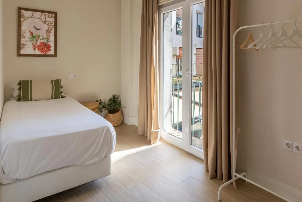 APARTMENT TWO BEDROOMS ONE BATHROOM Room, Magna Sevilla, Seville