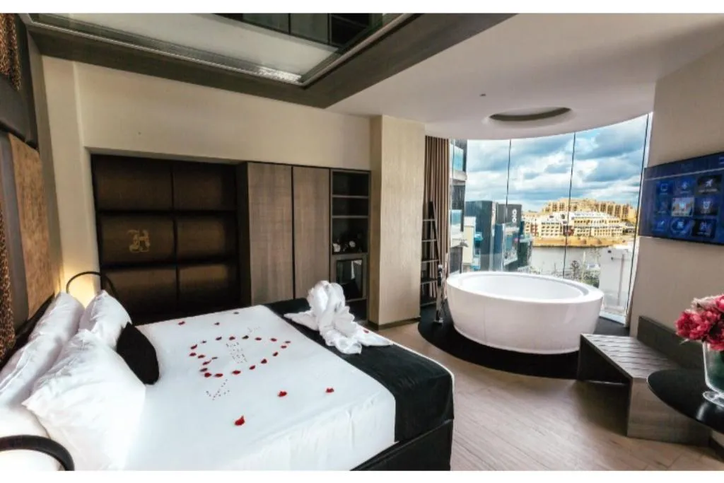 SINGLE WITH JACUZZI Room, Hugo's Boutique Hotel, Malta