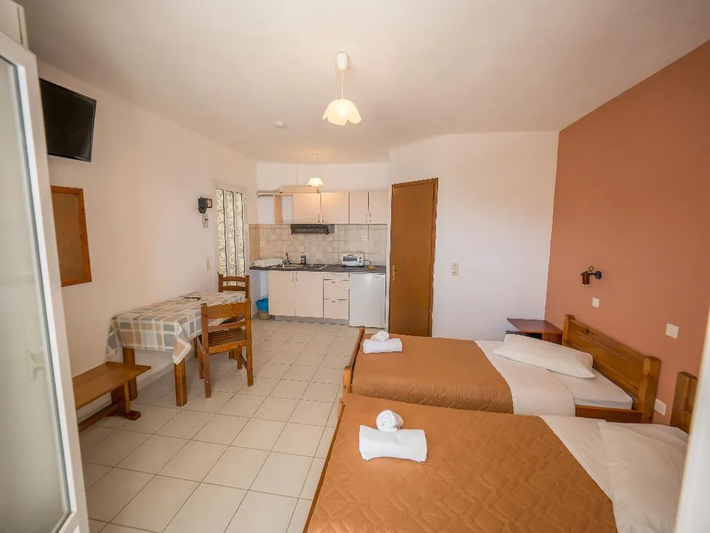 STUDIO CAPACITY 2 Room, Harbour View, Kalamata