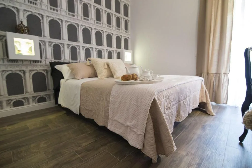Room, Domus Deorum Deluxe, Naples