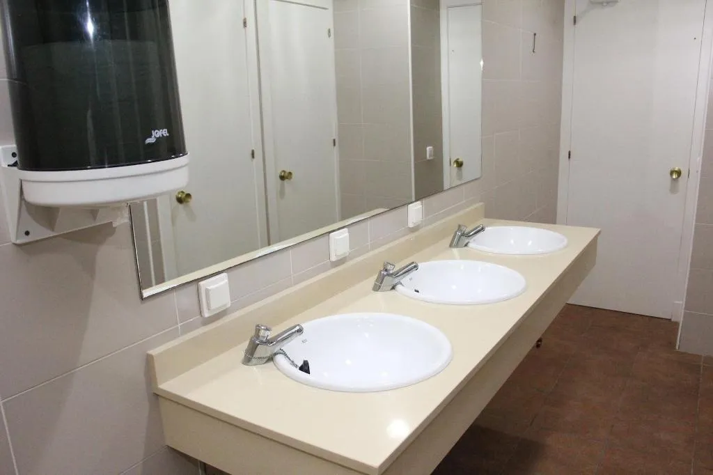 Room, Hostel & Gym Relise, Menorca