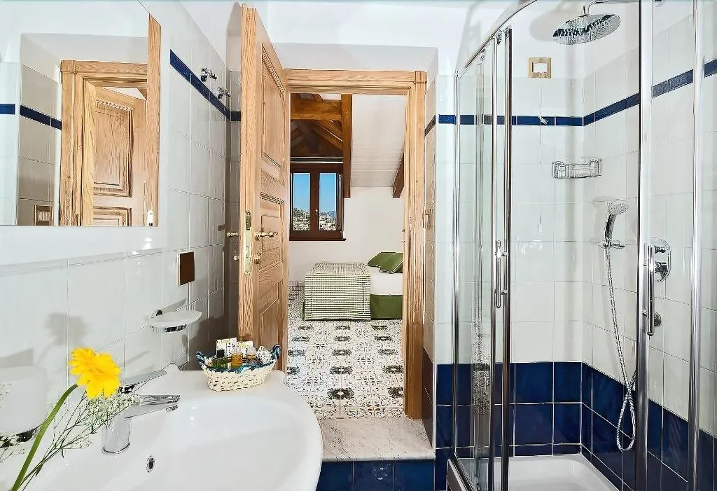 Room, Villa Maria, Naples
