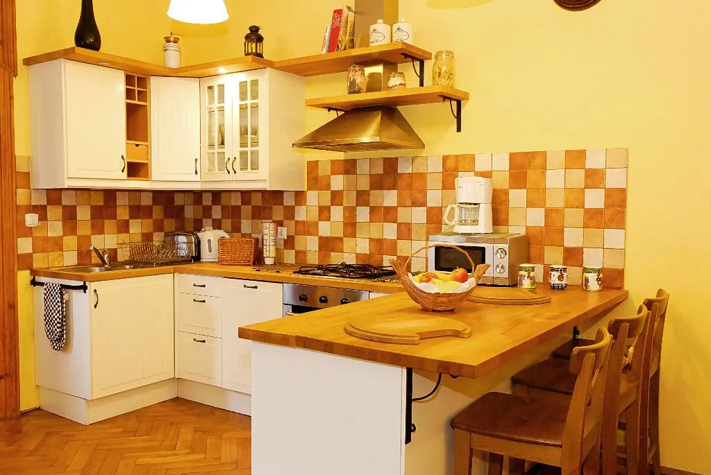 APARTMENT CAPACITY 6 TWO BEDROOMS Room, P&J Tourist Apartments, Krakow