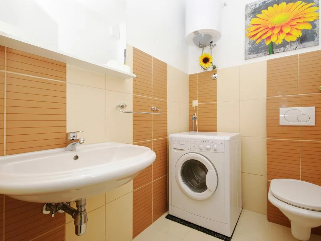 APARTMENT CAPACITY 4 Room, Apartments Elza, Split