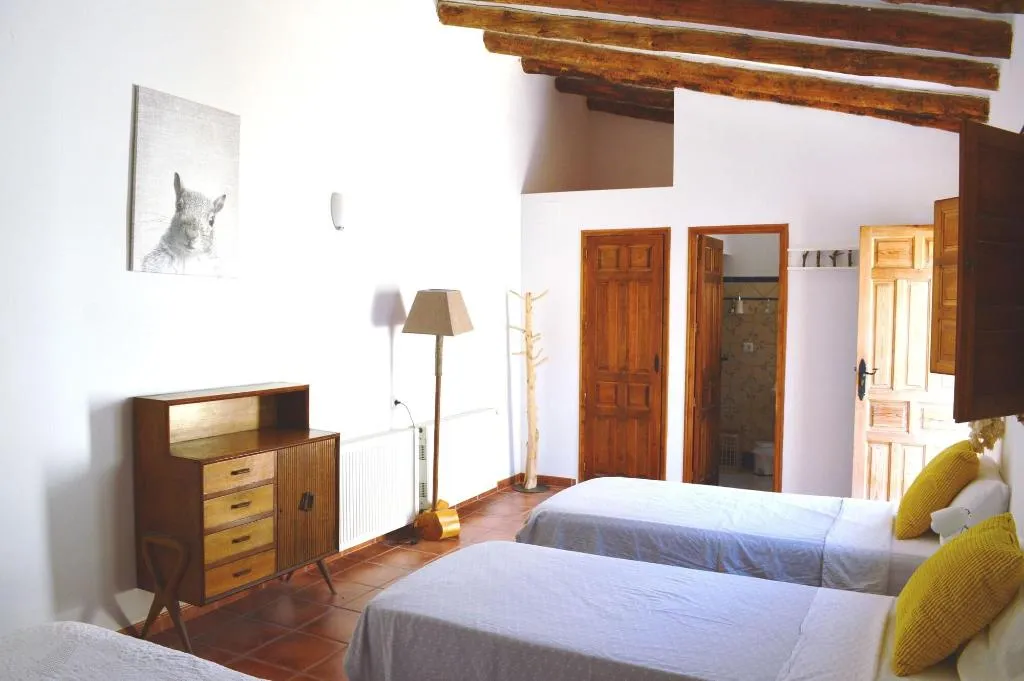 Room, Benali, Valencia