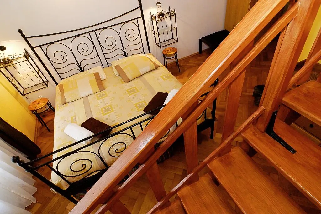 APARTMENT CAPACITY 6 TWO BEDROOMS Room, P&J Tourist Apartments, Krakow