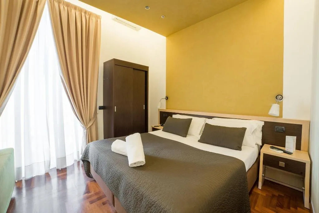Room, Bed & Breakfast Chiaia 32, Naples