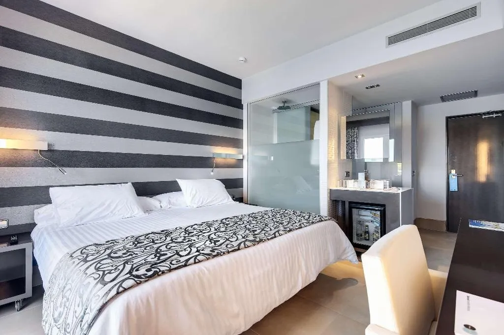 DOUBLE SINGLE USE SUPERIOR OCEAN VIEW Room, Barceló Hamilton Menorca -Adults Only, Menorca