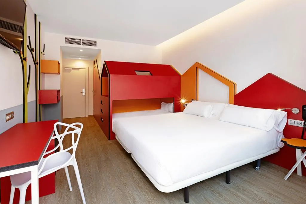 FAMILY ROOM STANDARD Room, B&B HOTEL Madrid Fuenlabrada, Madrid