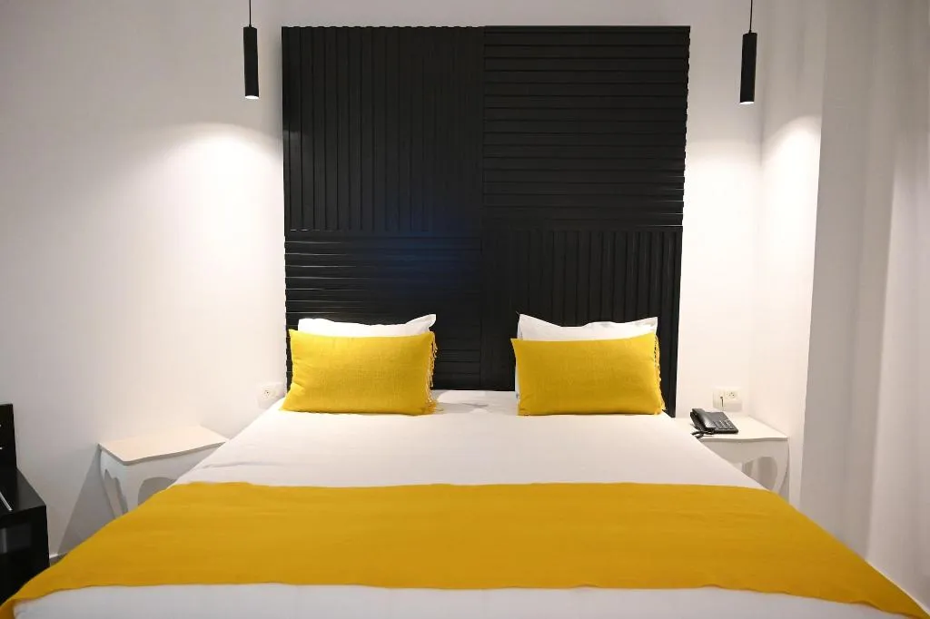 Room, Lac Leman, Tunisia