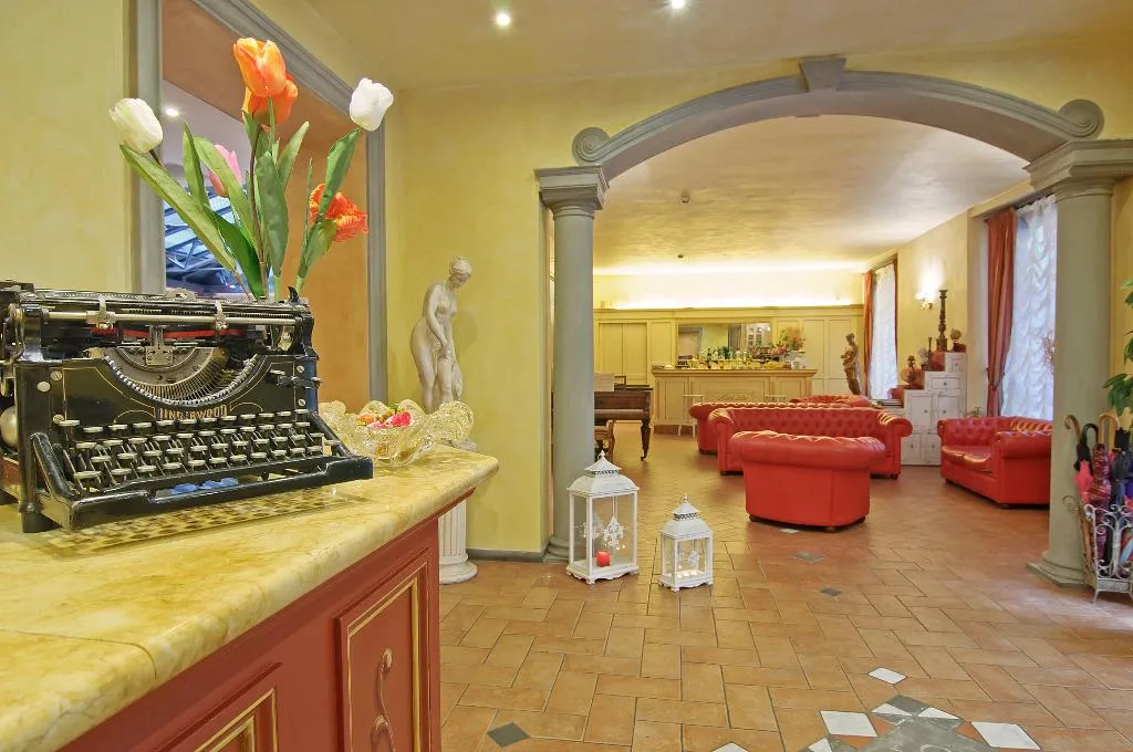 Lobby, Alba Palace, Florence