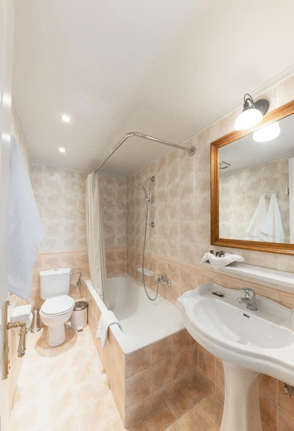 QUADRUPLE CAPACITY 4 Room, Nafsimedon, Kalamata