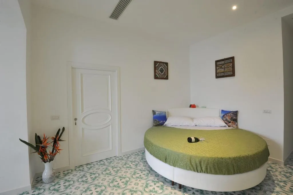 Room, Surriento Suites, Naples
