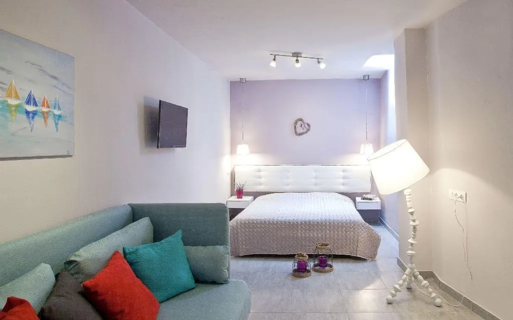 Room, Summertime, Santorini