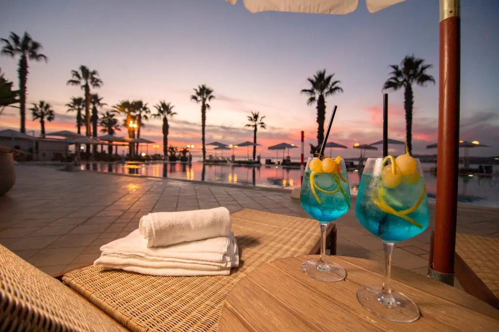 Pool, Dioscuri Bay Palace, Catania