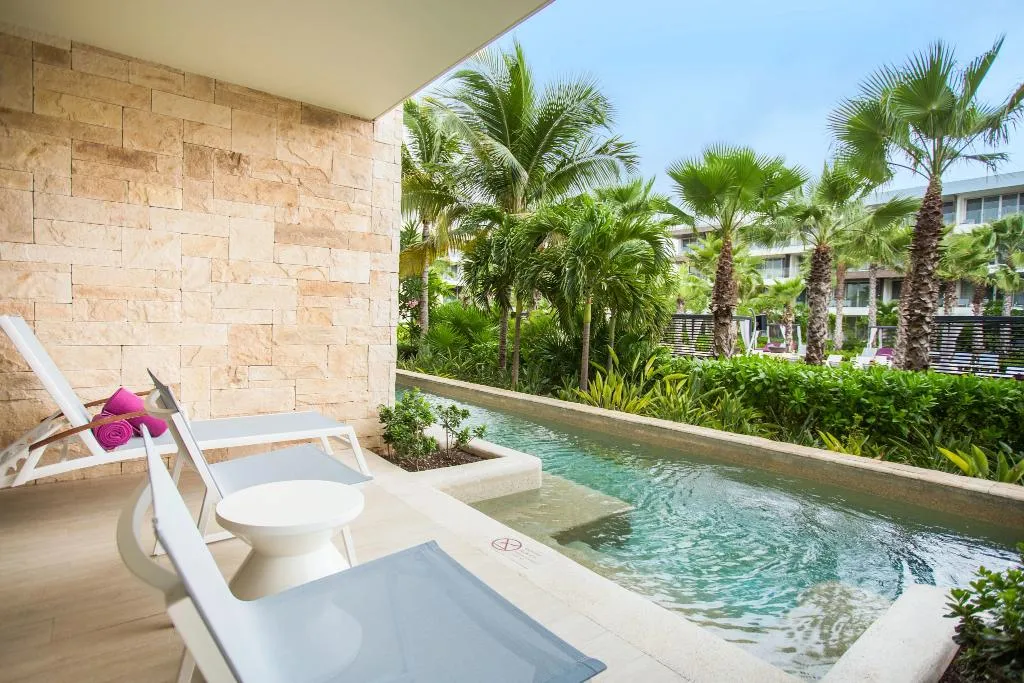 JUNIOR SUITE SUPERIOR POOL VIEW Room, Breathless Riviera Cancun Resort and Spa, Cancun Area