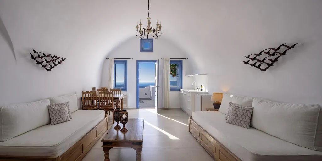 APARTMENT DELUXE WITH JACUZZI Room, Kamares Apartments, Santorini