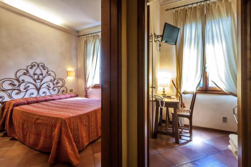 TRIPLE STANDARD Room, Mario's, Florence