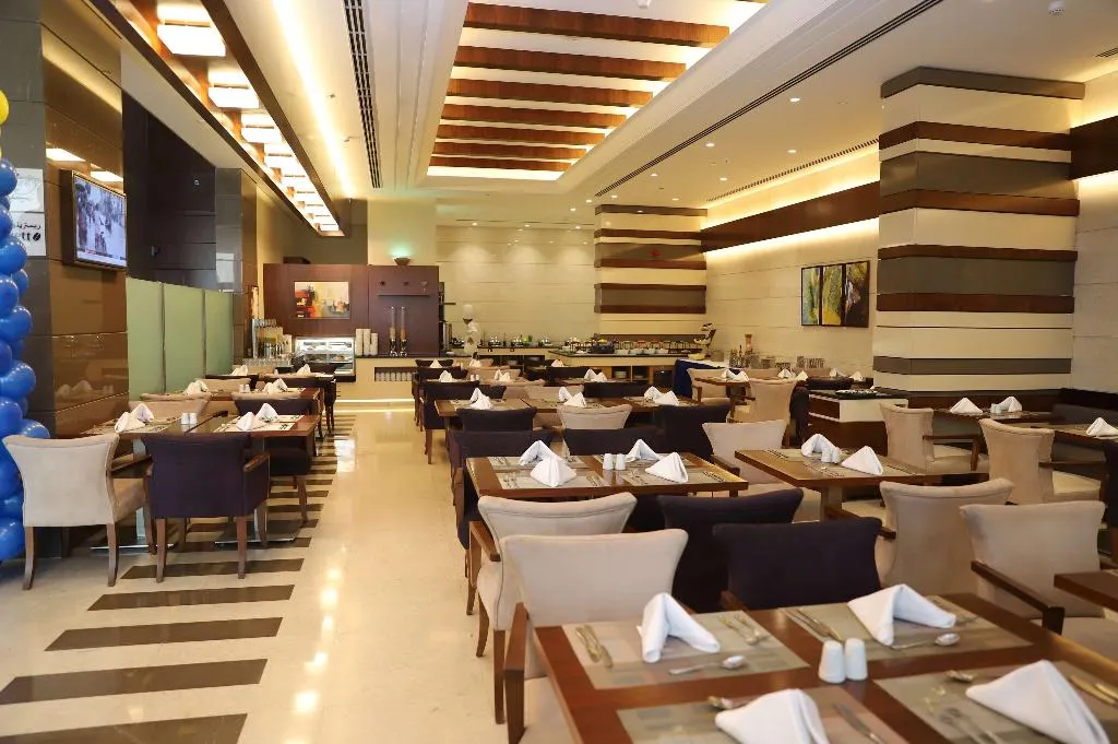 Restaurant, Golden Tulip Media Hotel, Dubai