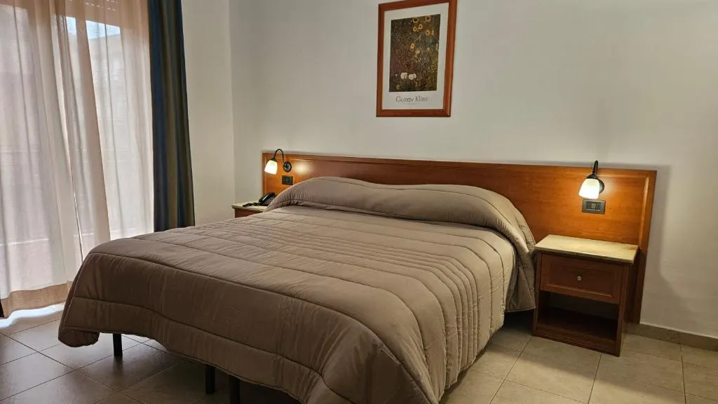 Double or Twin DELUXE ONE BED Room, GH Hotel & Restaurant, Palermo