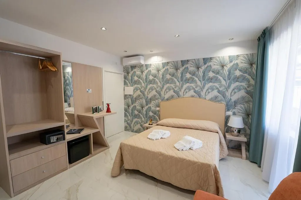 DOUBLE DELUXE KING BED Room, P.C. Boutique H. Napoli Centro, Naples