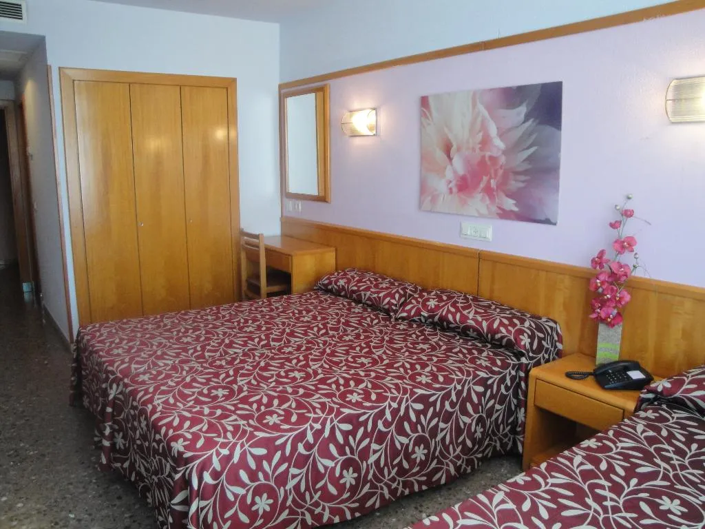 Double or Twin CAPACITY 3 Room, Esplendid, Costa Brava