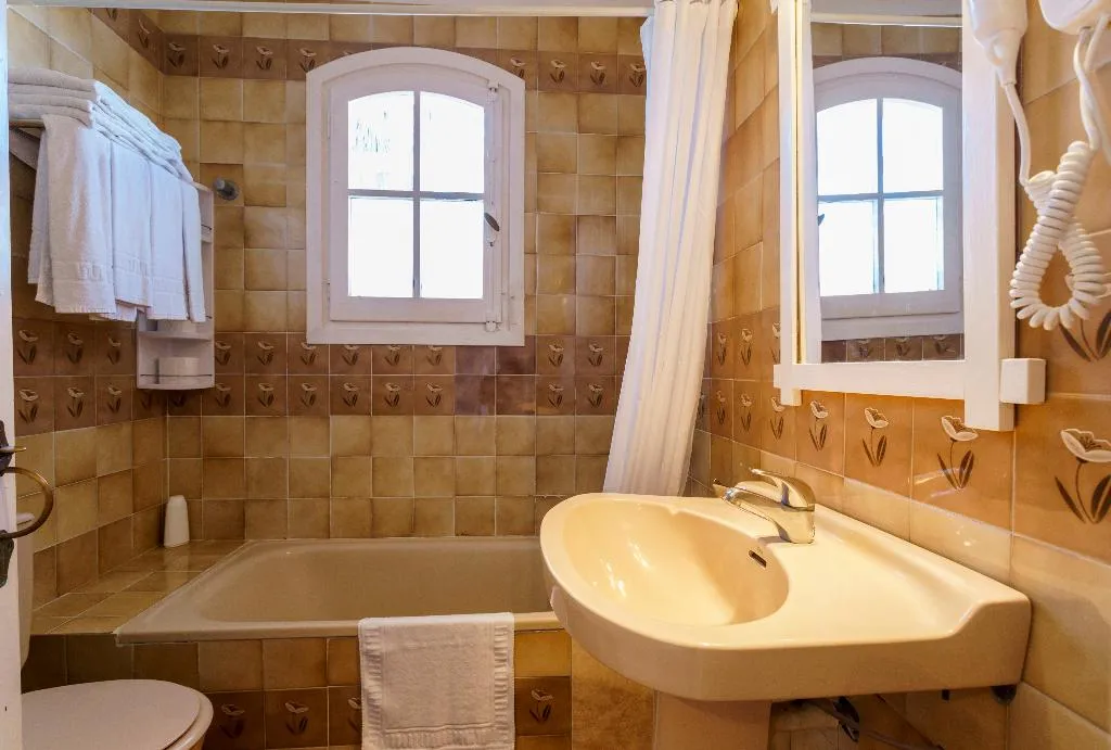 APARTMENT CAPACITY 4 TWO BEDROOMS Room, Apartamentos Posidonia, Menorca