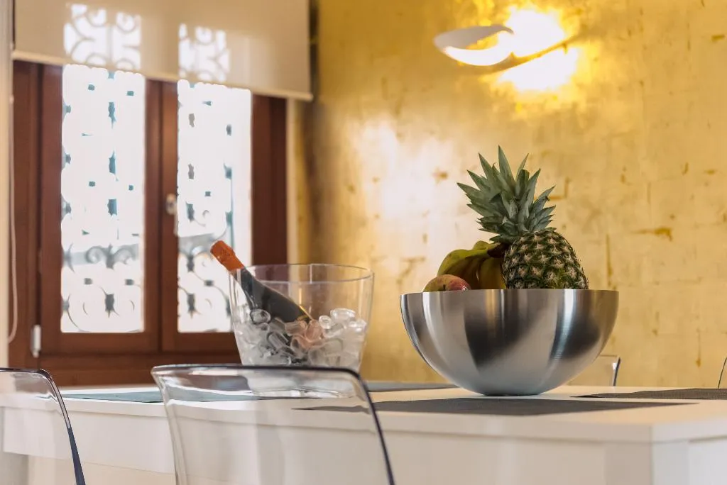 STUDIO WITH BALCONY Room, Charming Palace Corte Del Teatro, Venice