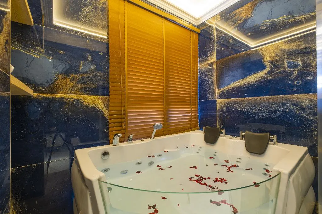 Room DELUXE ONE BED Room, Reis Royal Hotel, Dalaman