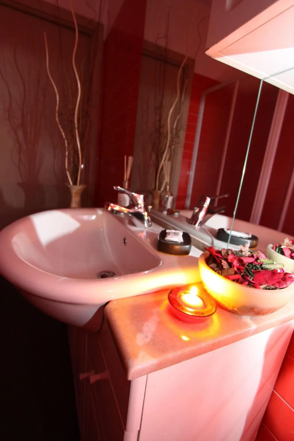Room, Moonrose, Milan