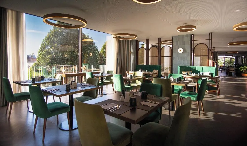 Restaurant, Boeira Garden Hotel Porto Gaia, Curio Collection, Porto