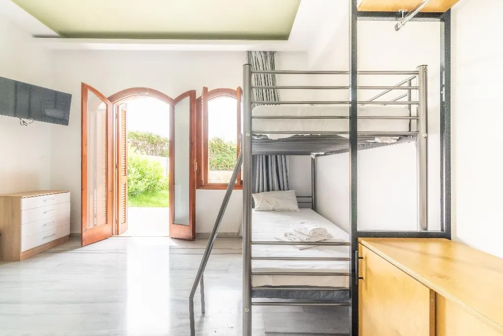 QUADRUPLE ONE BEDROOM ONE BATHROOM Room, Prince Of Lillies, Crete