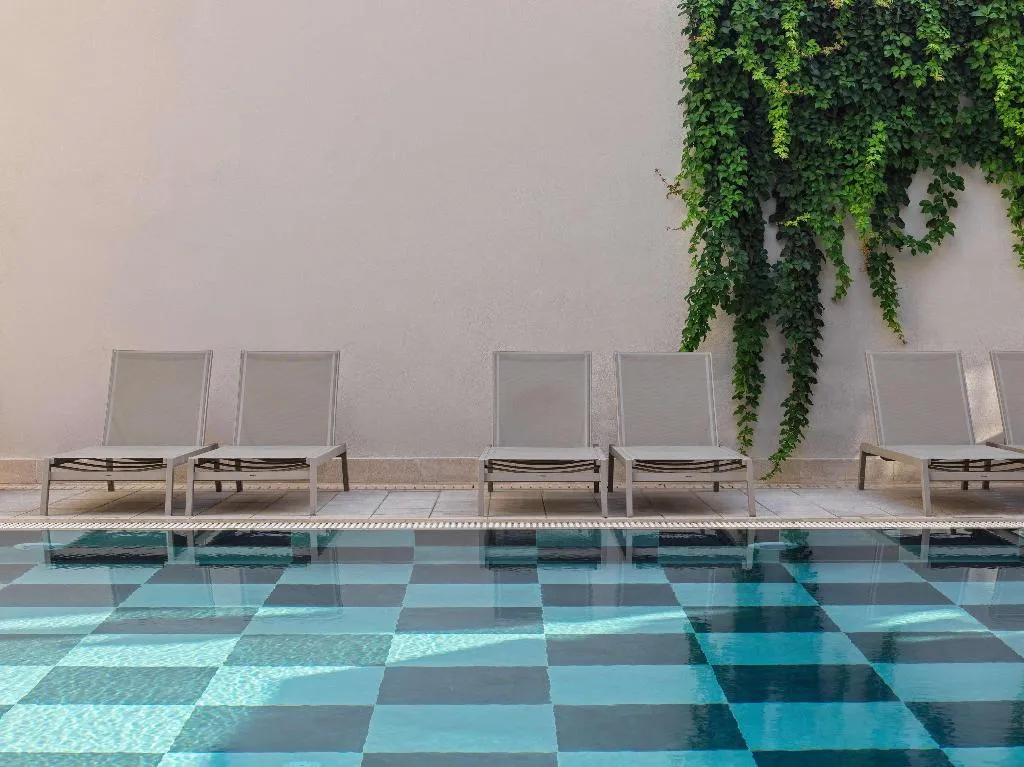 Pool, Pearl, Rhodes