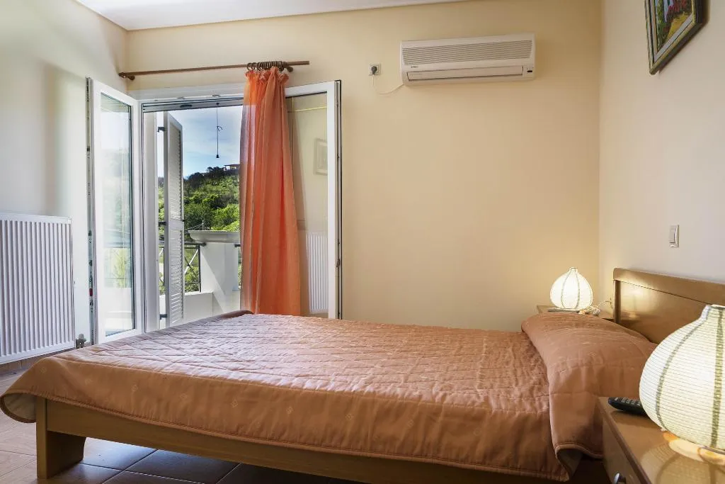 APARTMENT CAPACITY 6 Room, Evi's Garden, Kefallinia