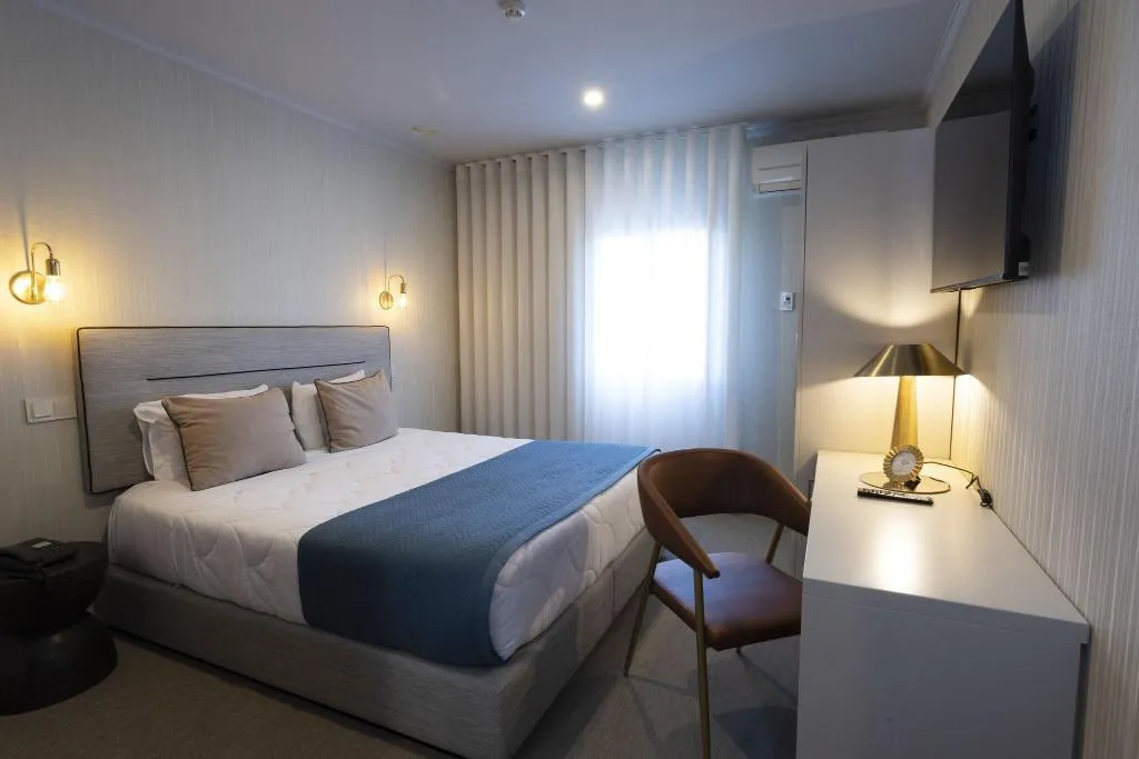 Double or Twin WITH DOUBLE BED Room, America, Porto