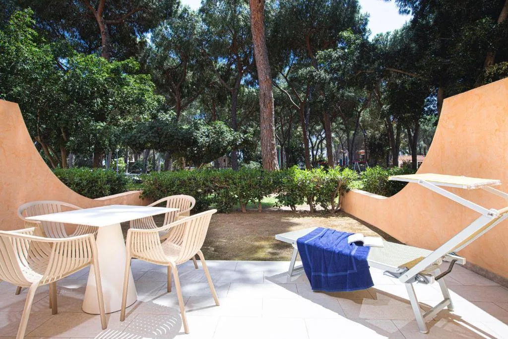 FAMILY ROOM TWO BEDROOMS ONE BATHROOM Room, Tirreno Resort, Olbia