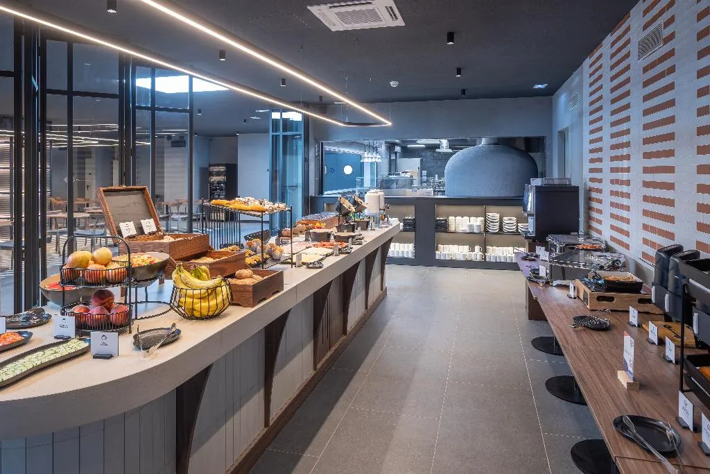 Restaurant, Holiday Inn Express Lisbon Principe Real, by IHG, Lisbon