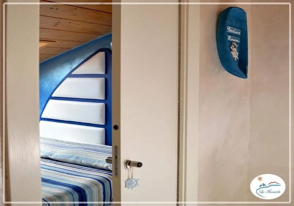 Room, B&B La Mansarda, Naples