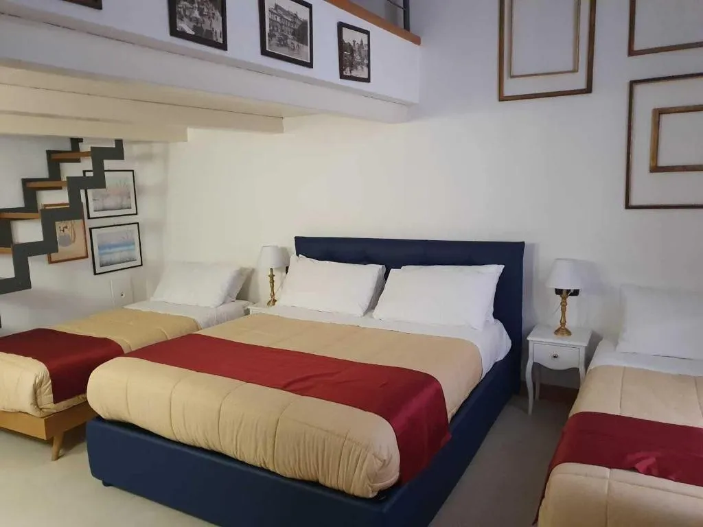 Room, Moon Luxury Rooms & Apartments, Naples