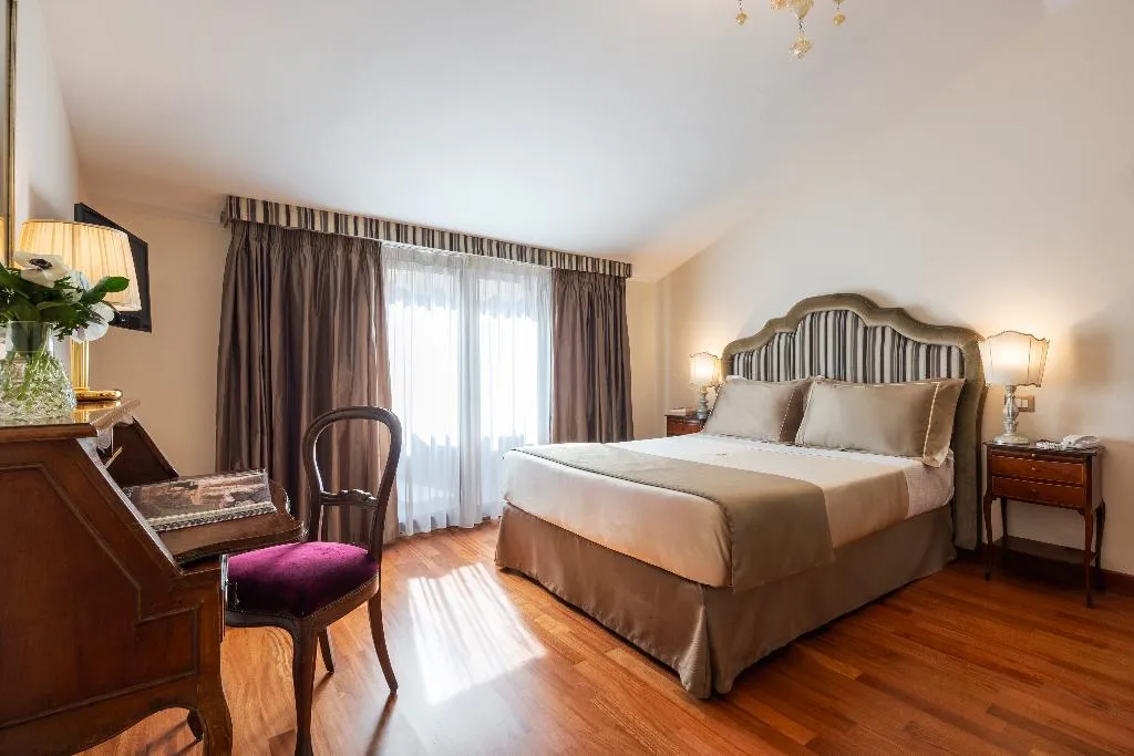 DOUBLE SUPERIOR Room, Forum, Rome