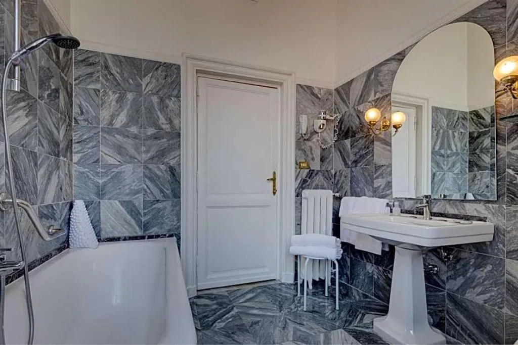 FAMILY ROOM STANDARD Room, Grand Hotel Plaza, Rome