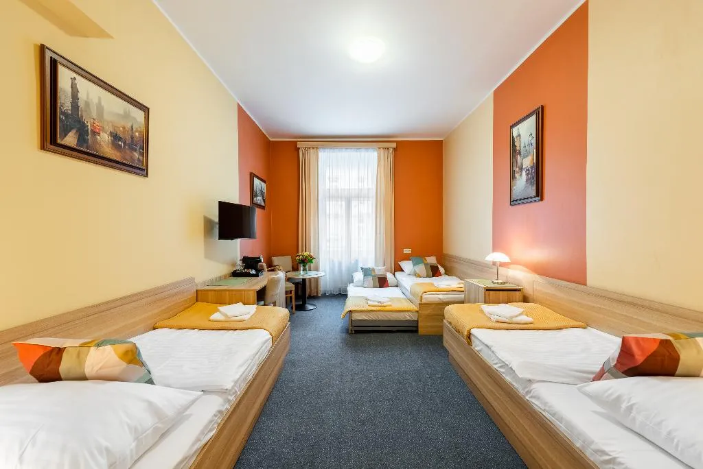 QUADRUPLE ECONOMY Room, Hotel Libero, Prague