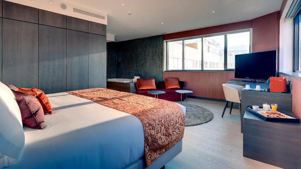 SUITE WITH VIEWS Room, Hotel Indigo Madrid - Gran Via, Madrid
