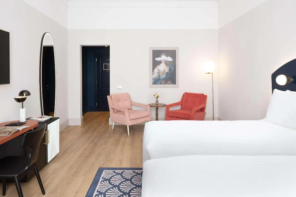 TWIN DELUXE Room, Anglo American Hotel Florence, Curio Collection, Florence