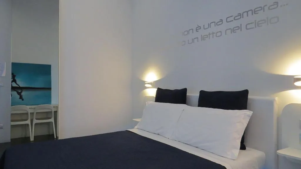 Room, Skyhouse Chiatamone, Naples
