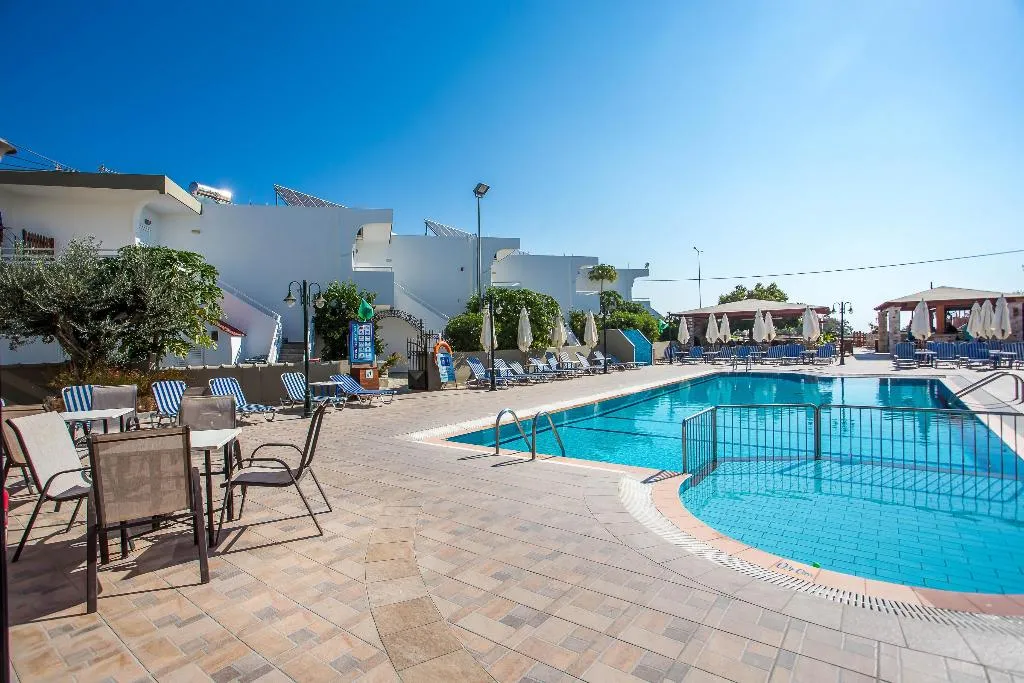 Pool, Georgia Apartments, Rhodes