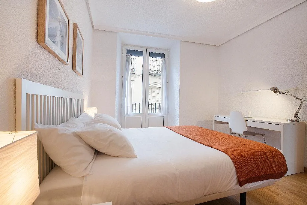 APARTMENT TWO BEDROOMS Room, Apartamentos San Lorenzo 26, Madrid