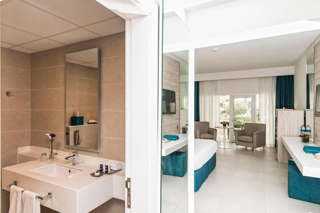 Room, Habtoor Grand Resort, Autograph Collection, Dubai