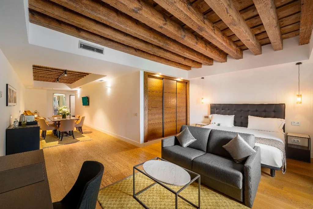 JUNIOR SUITE STANDARD Room, Áurea Convento Capuchinos by Eurostars Hotel, Madrid